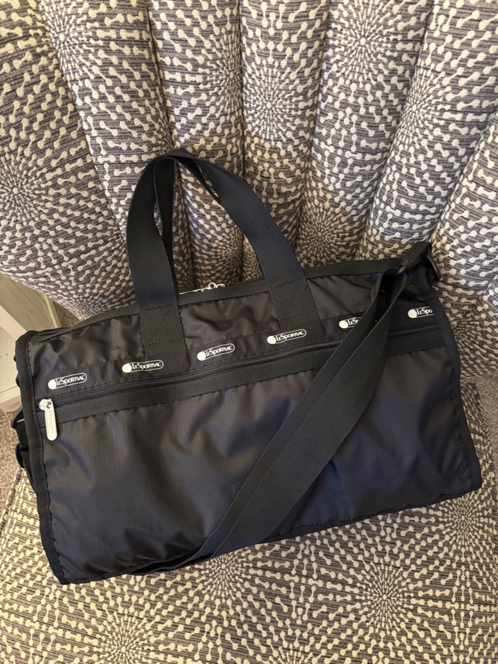 Lesportsac Medium Weekender Black Lightweight Bag Duffle Tote detachable strap